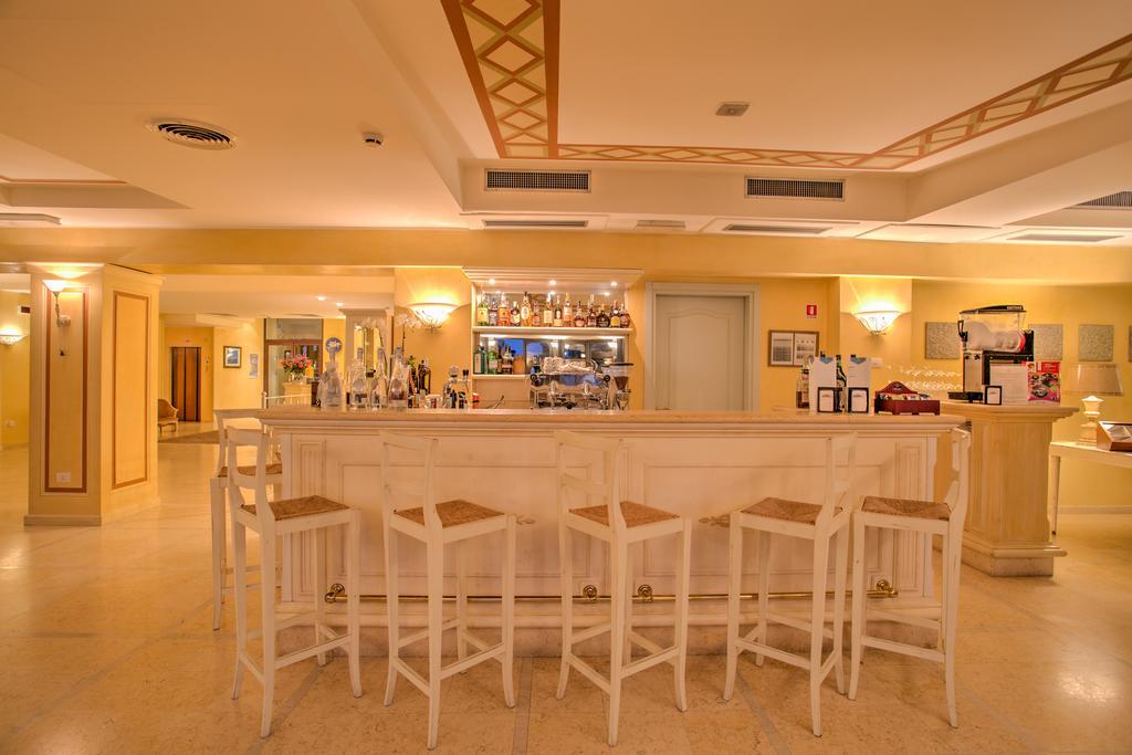 Hotel Spiaggia D'Oro - Charme & Boutique - Garda Lake Collection ซาโล ภายนอก รูปภาพ